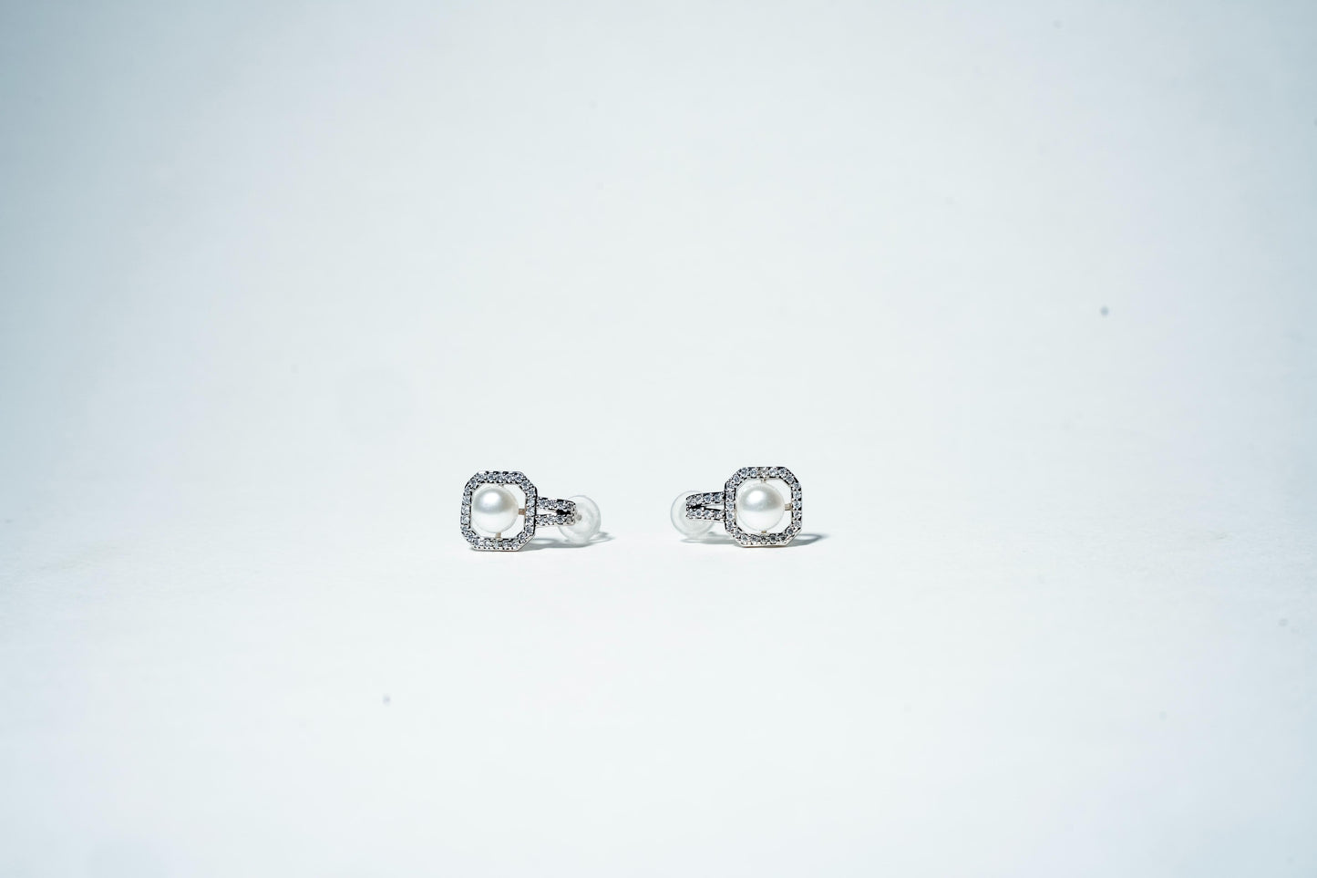 The Geometric Pearl Frame Studs – 925 Sterling Silver