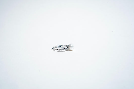 Luna Pearl: The Timeless Serenity Band