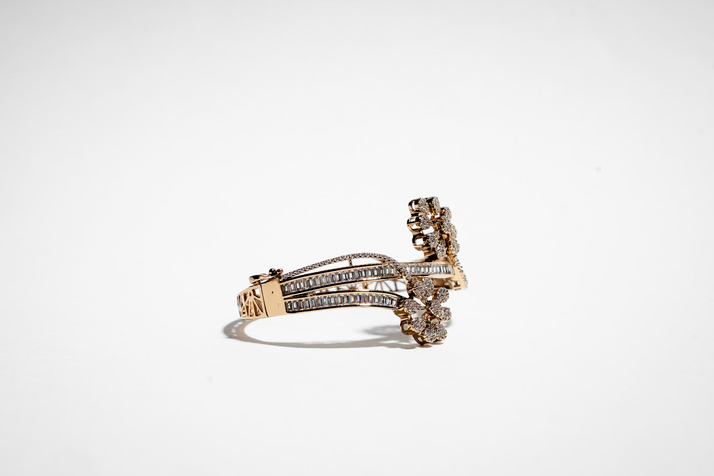 Il bracciale scultoreo Serene Tide – Placcato oro 18K
